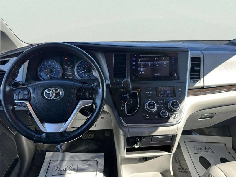 2015 Toyota Sienna XLE 7 Passenger Auto Access Seat 4dr Mini Van - 22997390 - 18