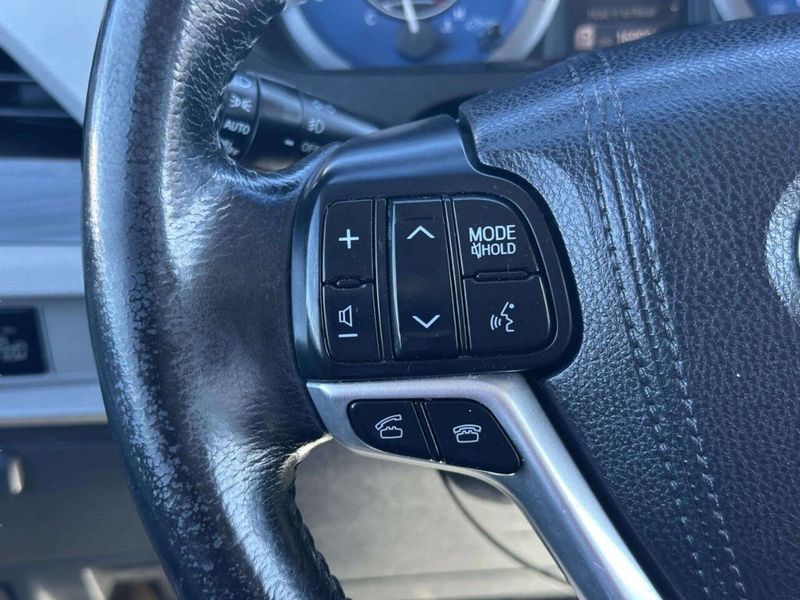 2015 Toyota Sienna XLE 7 Passenger Auto Access Seat 4dr Mini Van - 22997390 - 33
