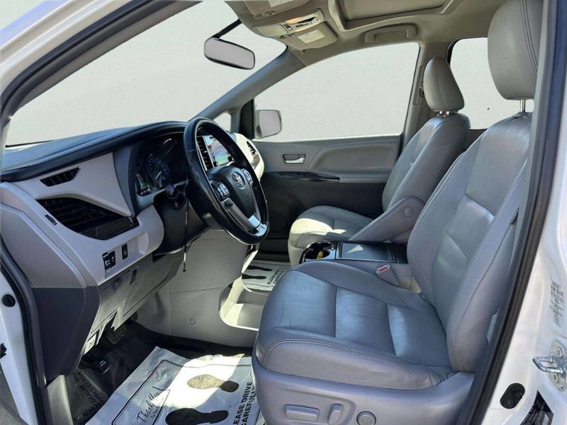 2015 Toyota Sienna XLE 7 Passenger Auto Access Seat 4dr Mini Van - 22997390 - 8
