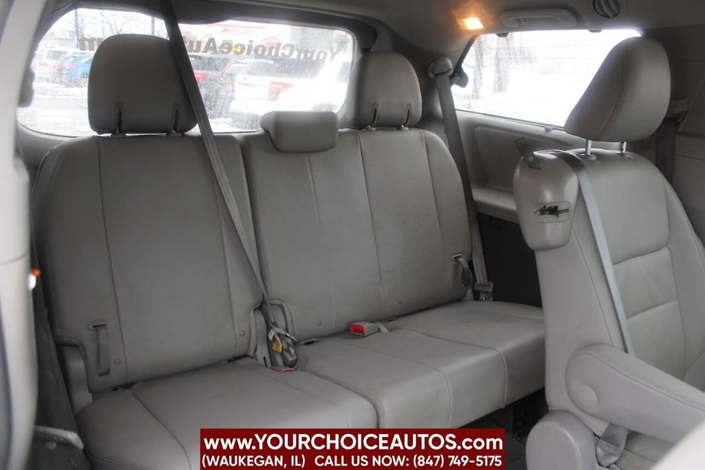 2015 Toyota Sienna XLE 8 Passenger 4dr Mini Van - 22293446 - 14