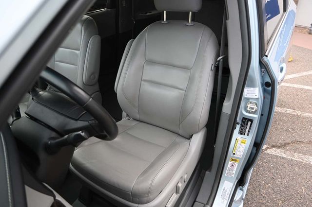 2015 Toyota Sienna XLE Mobility Handicap Van - 22964766 - 13