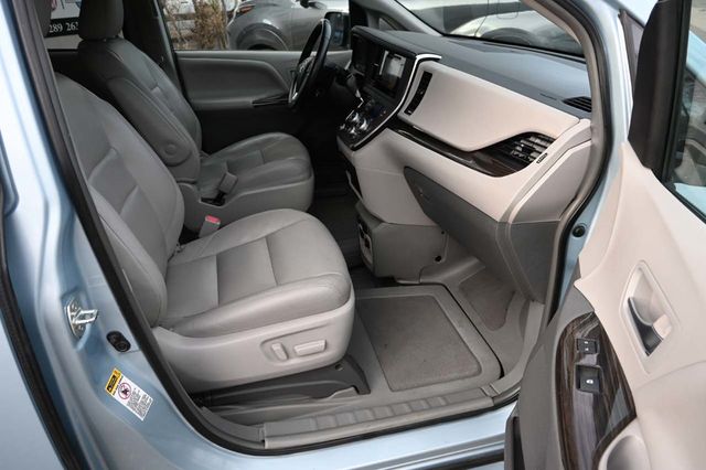 2015 Toyota Sienna XLE Mobility Handicap Van - 22964766 - 14