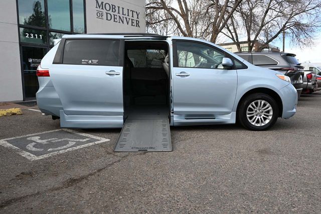 2015 Toyota Sienna XLE Mobility Handicap Van - 22964766 - 16