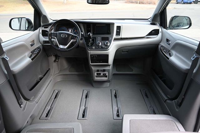 2015 Toyota Sienna XLE Mobility Handicap Van - 22964766 - 20