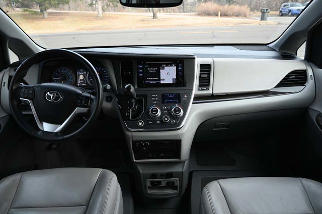 2015 Toyota Sienna XLE Mobility Handicap Van - 22964766 - 21