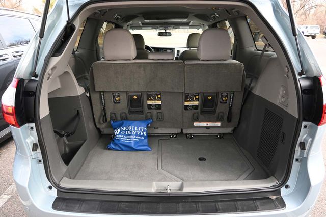 2015 Toyota Sienna XLE Mobility Handicap Van - 22964766 - 24