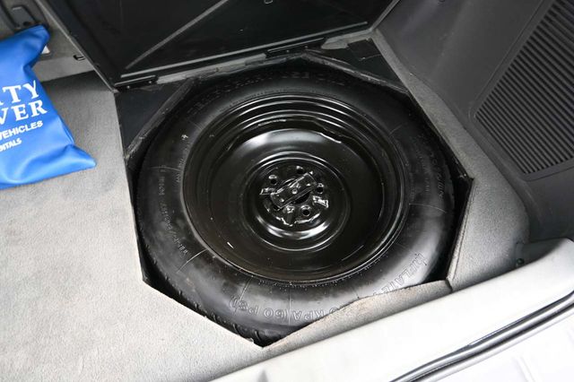 2015 Toyota Sienna XLE Mobility Handicap Van - 22964766 - 25