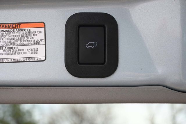 2015 Toyota Sienna XLE Mobility Handicap Van - 22964766 - 26