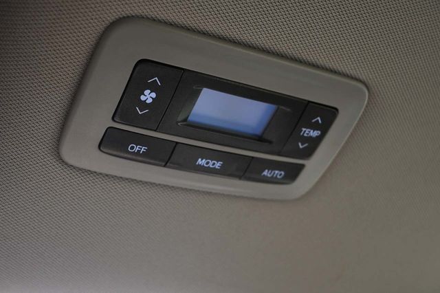 2015 Toyota Sienna XLE Mobility Handicap Van - 22964766 - 28