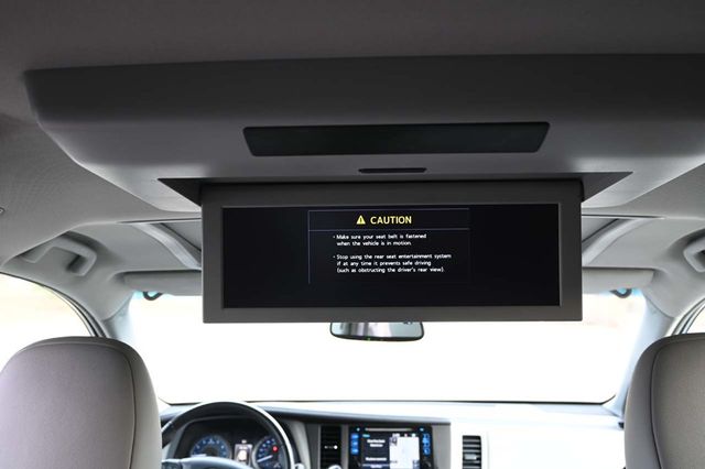 2015 Toyota Sienna XLE Mobility Handicap Van - 22964766 - 29