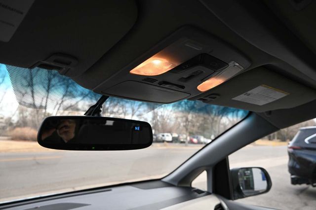 2015 Toyota Sienna XLE Mobility Handicap Van - 22964766 - 32