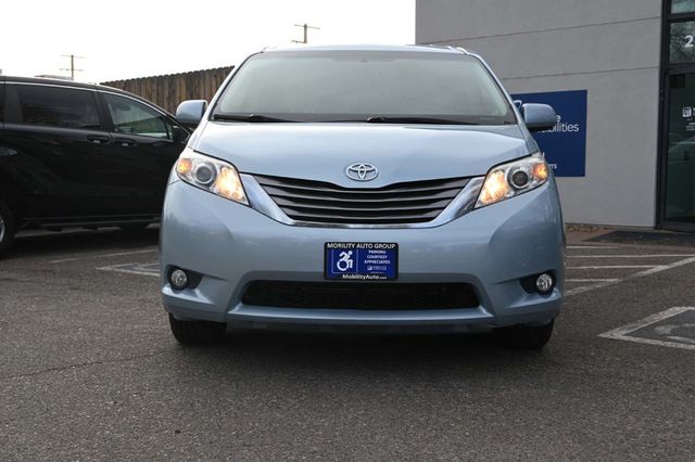 2015 Toyota Sienna XLE Mobility Handicap Van - 22964766 - 3