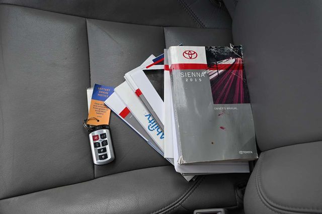 2015 Toyota Sienna XLE Mobility Handicap Van - 22964766 - 39