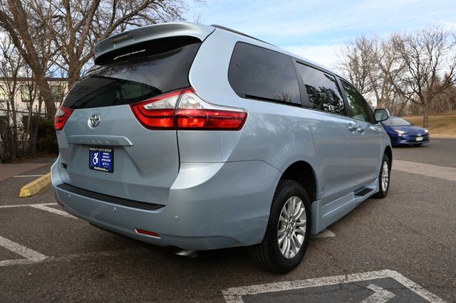 2015 Toyota Sienna XLE Mobility Handicap Van - 22964766 - 5