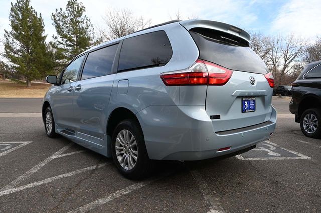 2015 Toyota Sienna XLE Mobility Handicap Van - 22964766 - 7