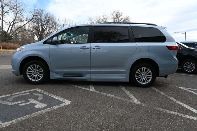 2015 Toyota Sienna XLE Mobility Handicap Van - 22964766 - 8
