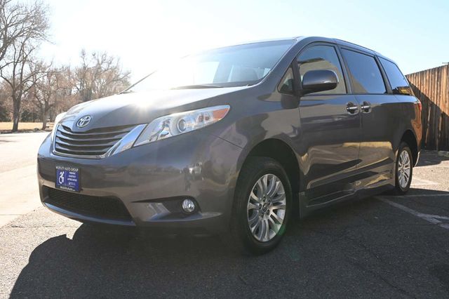 2015 Toyota Sienna XLE Mobility Handicap Van - 23006098 - 9