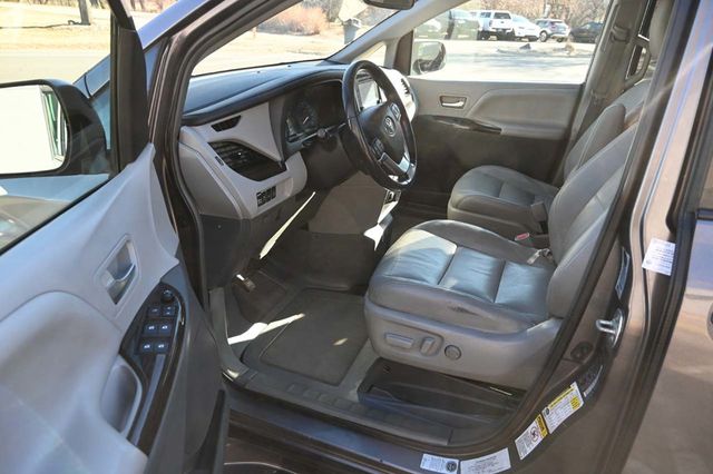 2015 Toyota Sienna XLE Mobility Handicap Van - 23006098 - 12