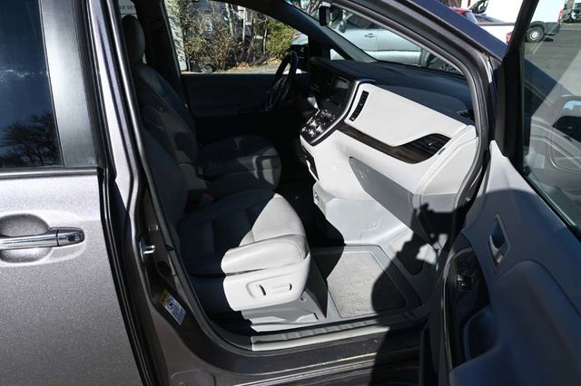 2015 Toyota Sienna XLE Mobility Handicap Van - 23006098 - 14