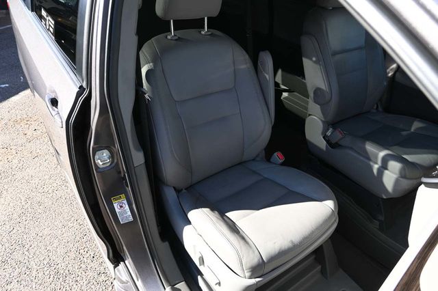2015 Toyota Sienna XLE Mobility Handicap Van - 23006098 - 15