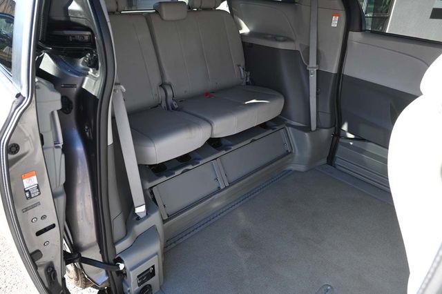 2015 Toyota Sienna XLE Mobility Handicap Van - 23006098 - 17