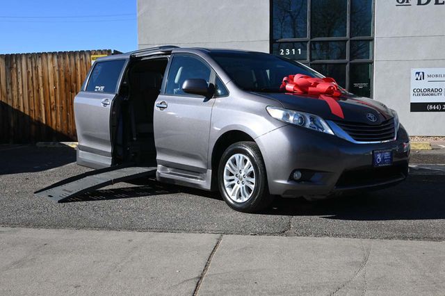 2015 Toyota Sienna XLE Mobility Handicap Van - 23006098 - 1