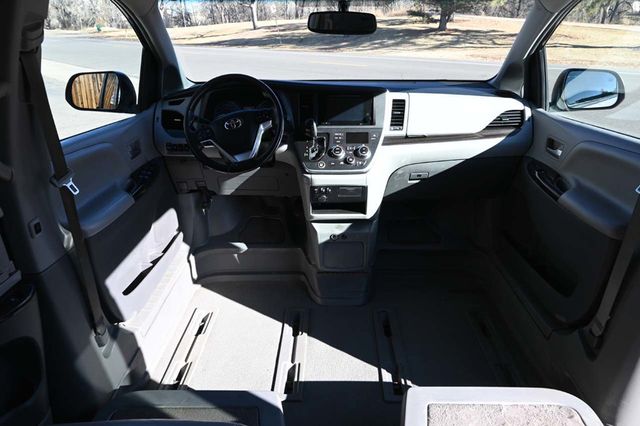2015 Toyota Sienna XLE Mobility Handicap Van - 23006098 - 20