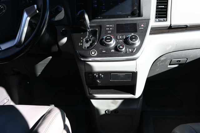 2015 Toyota Sienna XLE Mobility Handicap Van - 23006098 - 22