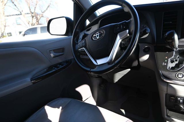 2015 Toyota Sienna XLE Mobility Handicap Van - 23006098 - 23