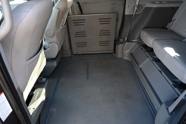 2015 Toyota Sienna XLE Mobility Handicap Van - 23006098 - 27