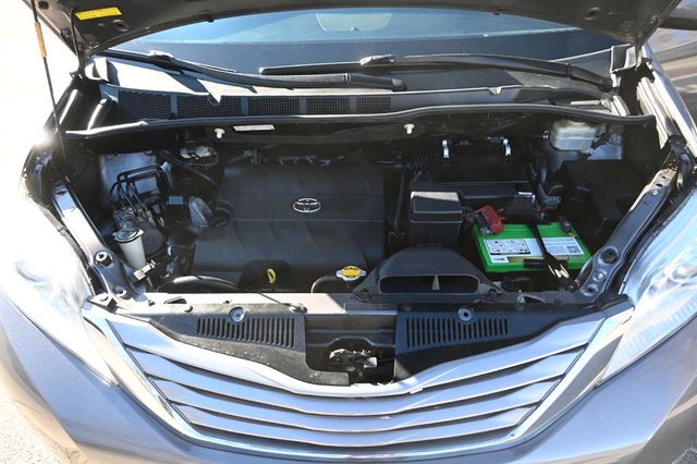 2015 Toyota Sienna XLE Mobility Handicap Van - 23006098 - 35