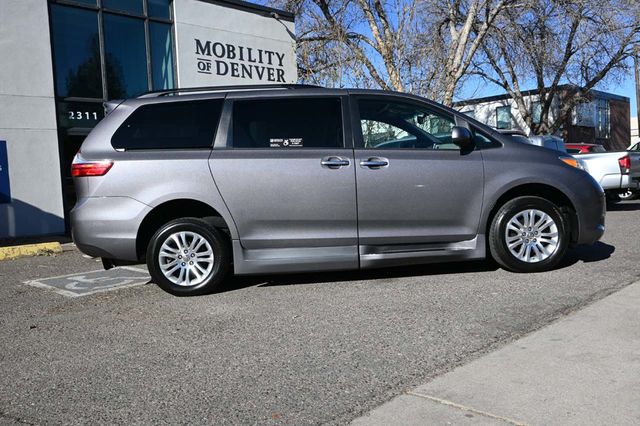 2015 Toyota Sienna XLE Mobility Handicap Van - 23006098 - 4
