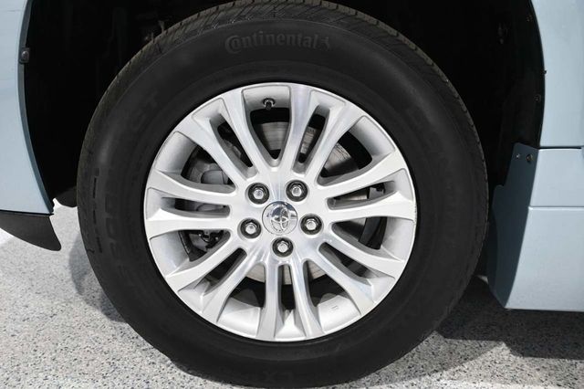 2015 Toyota Sienna XLE Mobility Handicap Van - 23007966 - 11
