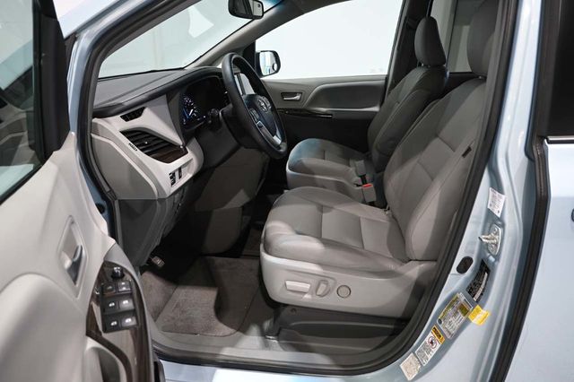 2015 Toyota Sienna XLE Mobility Handicap Van - 23007966 - 12