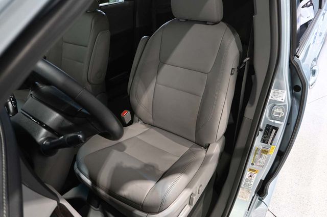2015 Toyota Sienna XLE Mobility Handicap Van - 23007966 - 13