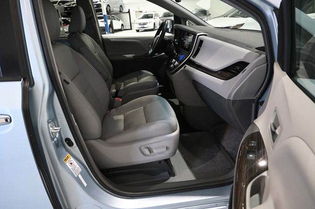 2015 Toyota Sienna XLE Mobility Handicap Van - 23007966 - 14