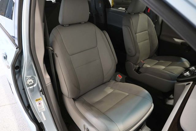 2015 Toyota Sienna XLE Mobility Handicap Van - 23007966 - 15