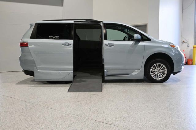 2015 Toyota Sienna XLE Mobility Handicap Van - 23007966 - 16