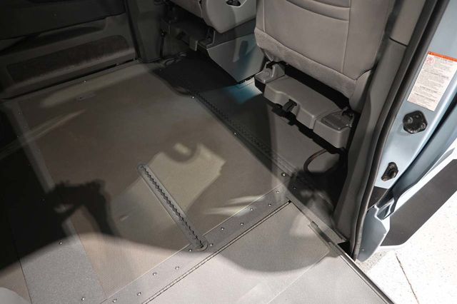 2015 Toyota Sienna XLE Mobility Handicap Van - 23007966 - 18