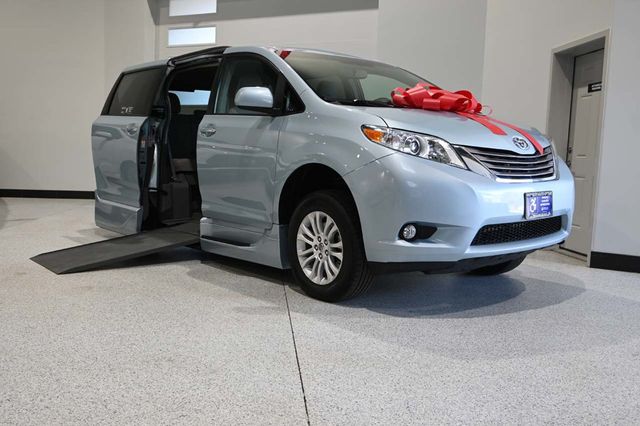 2015 Toyota Sienna XLE Mobility Handicap Van - 23007966 - 1