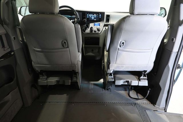 2015 Toyota Sienna XLE Mobility Handicap Van - 23007966 - 19