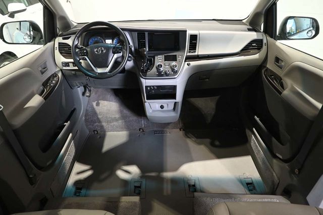 2015 Toyota Sienna XLE Mobility Handicap Van - 23007966 - 20