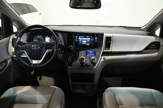 2015 Toyota Sienna XLE Mobility Handicap Van - 23007966 - 21
