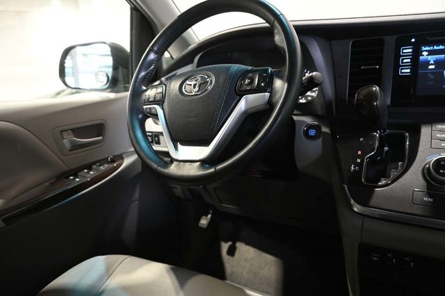 2015 Toyota Sienna XLE Mobility Handicap Van - 23007966 - 23