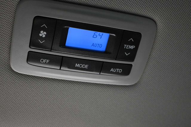 2015 Toyota Sienna XLE Mobility Handicap Van - 23007966 - 28