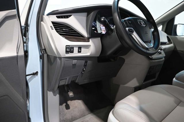 2015 Toyota Sienna XLE Mobility Handicap Van - 23007966 - 30