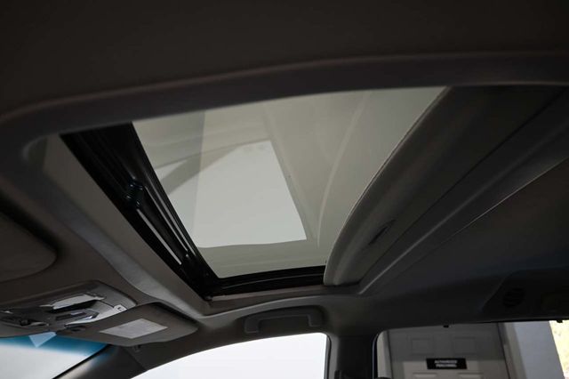 2015 Toyota Sienna XLE Mobility Handicap Van - 23007966 - 32