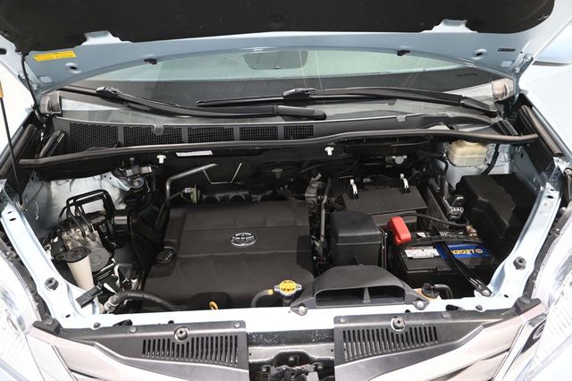 2015 Toyota Sienna XLE Mobility Handicap Van - 23007966 - 35