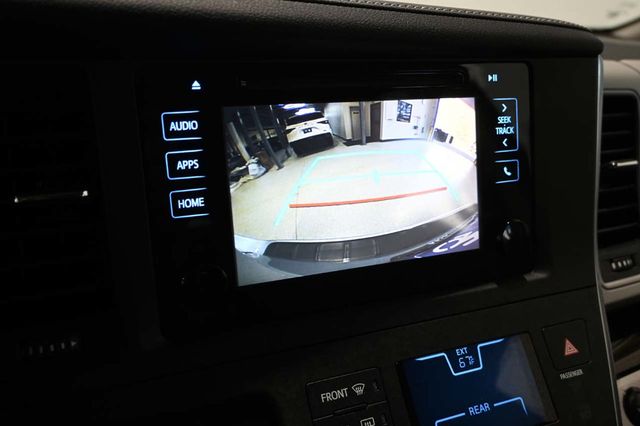 2015 Toyota Sienna XLE Mobility Handicap Van - 23007966 - 37