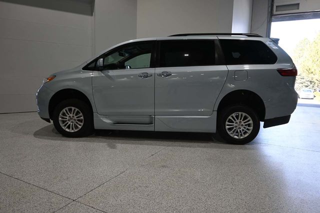 2015 Toyota Sienna XLE Mobility Handicap Van - 23007966 - 8